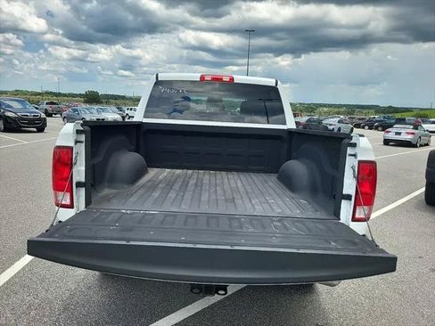 Used 2019 RAM 1500 4x4 Crew Cab Classic image 16