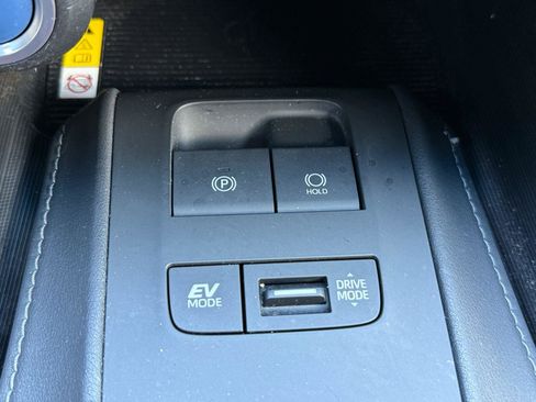 Used 2021 Toyota Venza Limited image 27