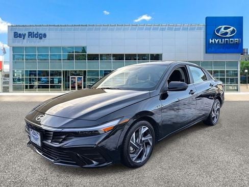 Used 2025 Hyundai Elantra SEL image 7