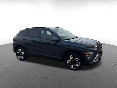 Used 2025 Hyundai Kona SEL image 2