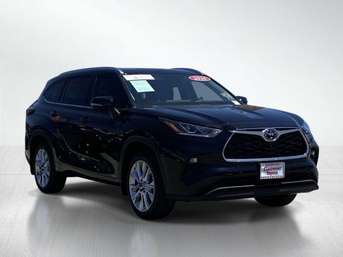 Certified 2026 Toyota Highlander Limited AWD/4WD image 12