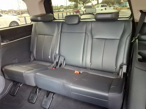 Used 2024 Ford Expedition XLT AWD/4WD image 11