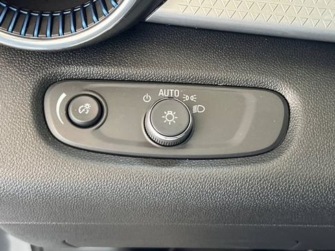 Used 2026 Chevrolet Trax LT FWD image 34