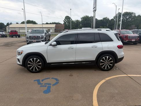 Used 2023 Mercedes-Benz GLB 250 4MATIC image 4