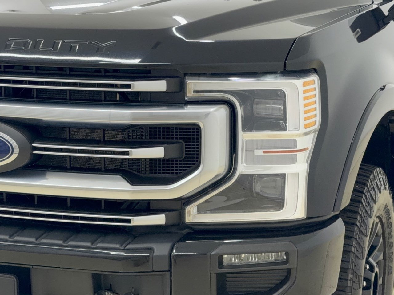 Certified 2022 Ford F350 Platinum w/ Tremor Off-Road Package AWD/4WD image 12