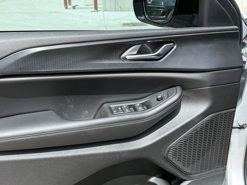 New 2025 Jeep Grand Cherokee L Altitude image 12