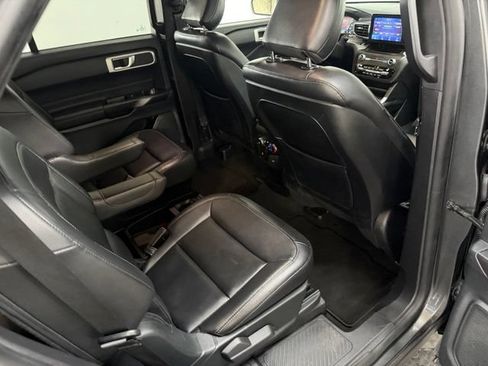Used 2020 Ford Explorer XLT w/ Equipment Group 202A RWD image 39