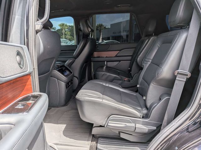 Used 2022 Lincoln Navigator 4WD image 13