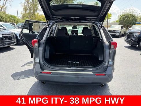 Used 2022 Toyota RAV4 LE AWD/4WD image 16