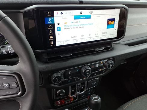 Used 2025 Jeep Wrangler Willys image 22