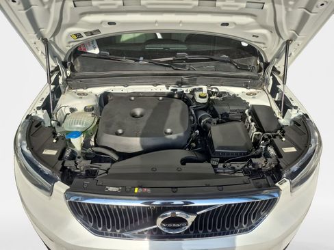 Used 2022 Volvo XC40 T5 Momentum AWD/4WD image 23