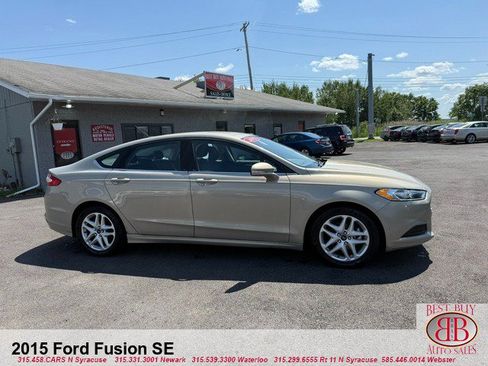 Used 2015 Ford Fusion SE FWD image 2