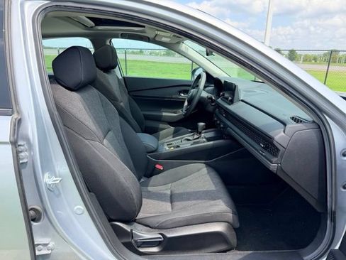Used 2025 Honda Accord SE image 11