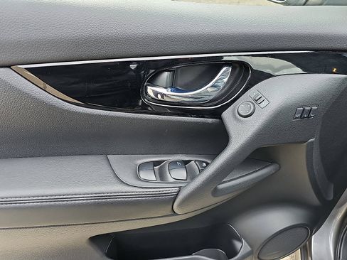 Used 2021 Nissan Rogue Sport SL w/ Premium Package image 12