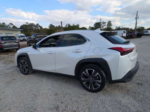 Used 2022 Lexus UX 200 w/ Accessory Package (Z1) FWD image 6