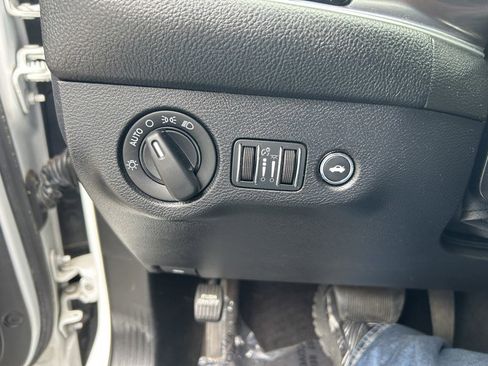 Used 2016 Dodge Challenger SXT RWD image 23