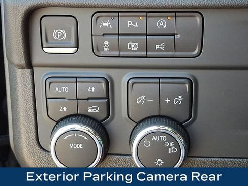 Used 2025 Chevrolet Tahoe LS AWD/4WD image 9