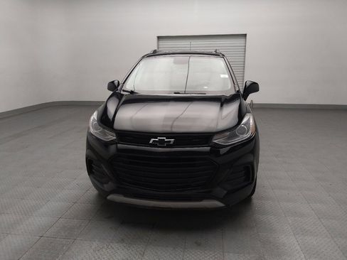 Used 2020 Chevrolet Trax LT w/ Sun & Sound Package image 15