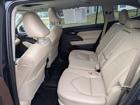Used 2022 Toyota Highlander XLE image 20