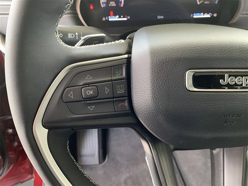 New 2025 Jeep Grand Cherokee L Altitude image 37