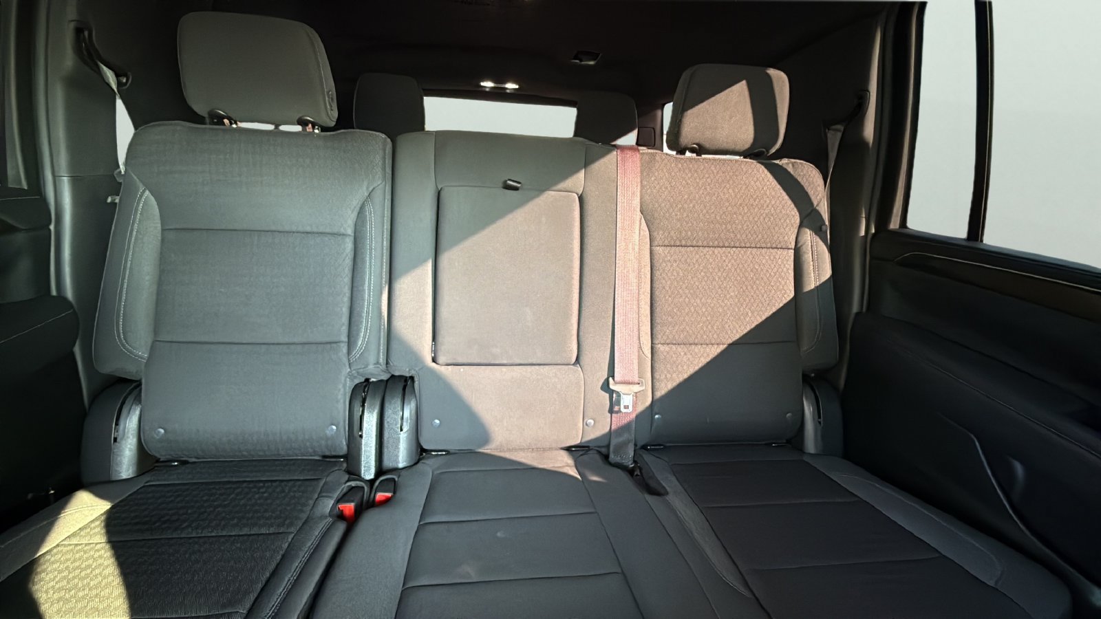 Used 2023 GMC Yukon XL SLE RWD image 22