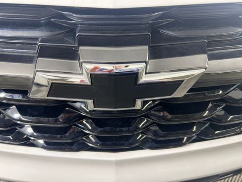 Used 2025 Chevrolet Trax RS w/ Sunroof Package FWD image 9