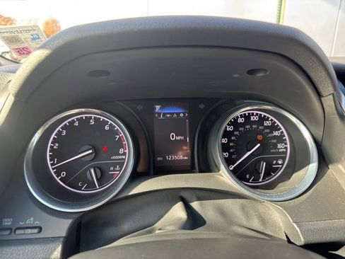 Used 2020 Toyota Camry SE image 26