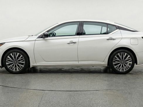 Used 2025 Nissan Altima 2.5 SV image 5