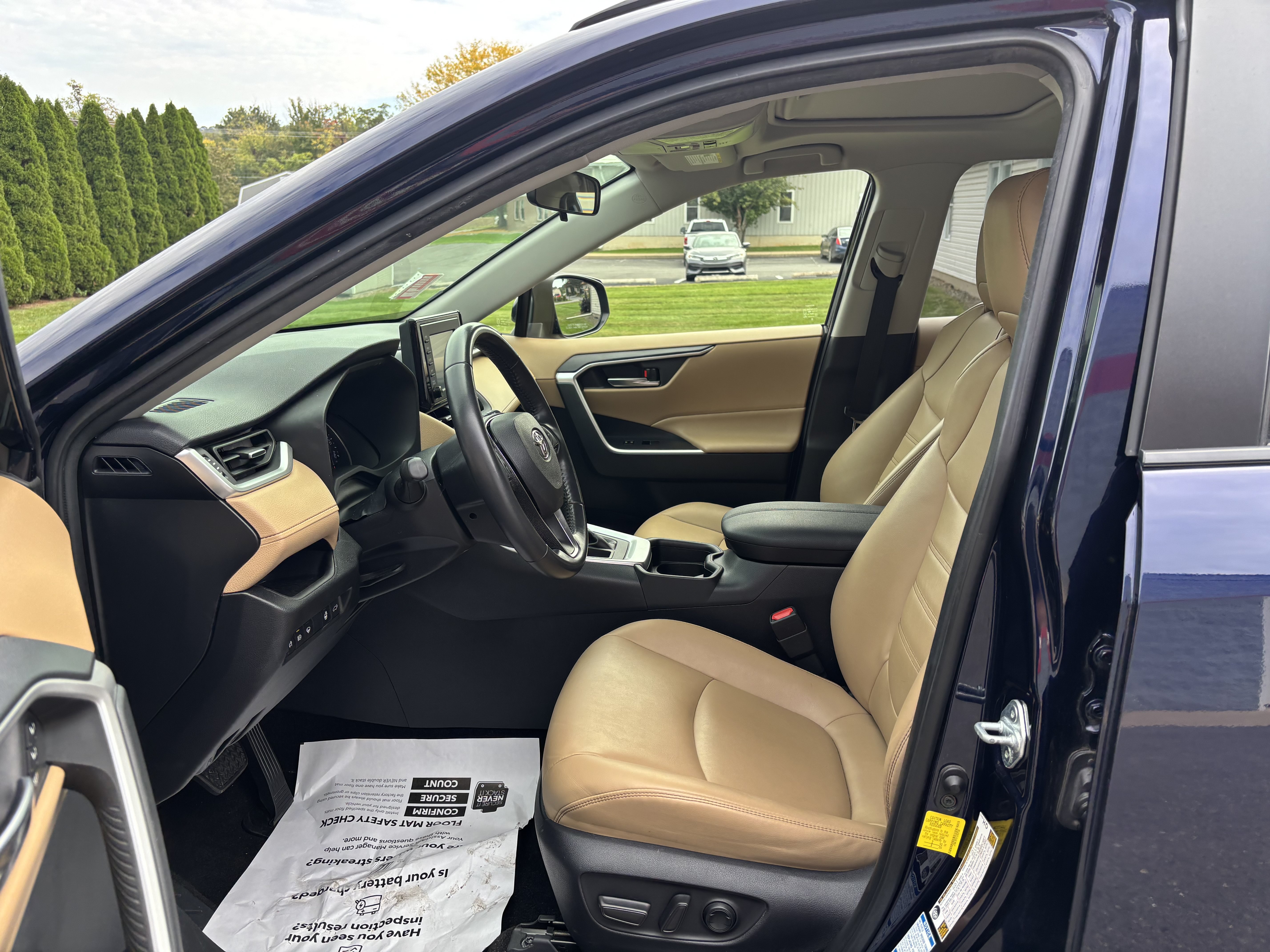 Used 2020 Toyota RAV4 XLE Premium AWD/4WD image 13