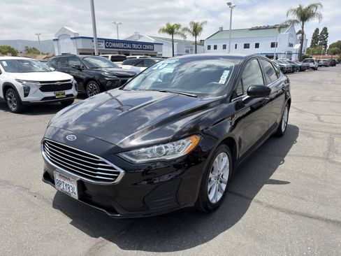 Used 2020 Ford Fusion SE FWD image 4