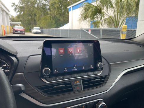 Used 2025 Nissan Altima 2.5 SV image 21