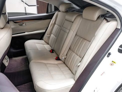 Used 2016 Lexus ES 350 w/ Luxury Package w/Wood Trim FWD image 40