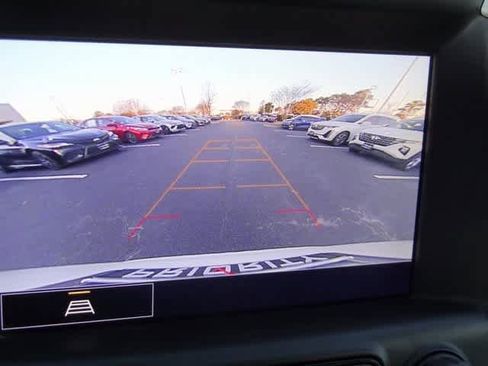 Used 2024 GMC Terrain SLT image 25