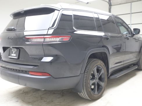 Used 2025 Jeep Grand Cherokee L Limited w/ Luxury Tech Group II AWD/4WD image 4