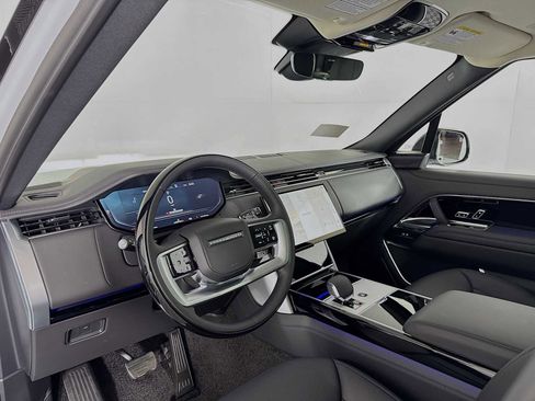 New 2025 Land Rover Range Rover SE image 9