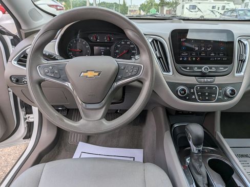 Used 2021 Chevrolet Malibu LT FWD image 37