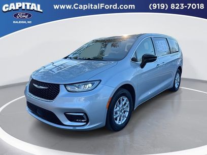 Used 2024 Chrysler Pacifica Touring-L