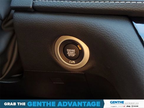 New 2026 Chrysler Pacifica Select image 16