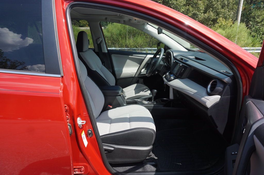 Used 2016 Toyota RAV4 XLE FWD image 16