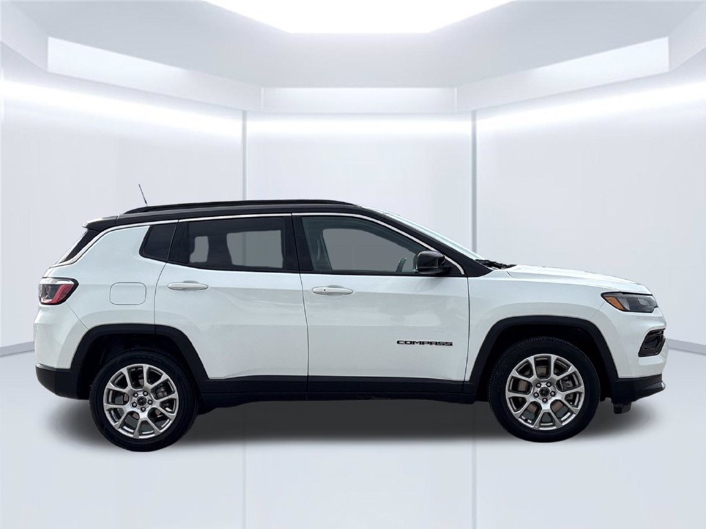 Used 2025 Jeep Compass Limited AWD/4WD image 6