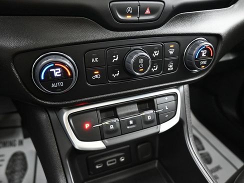 Certified 2024 GMC Terrain SLT w/ Infotainment Package II image 17