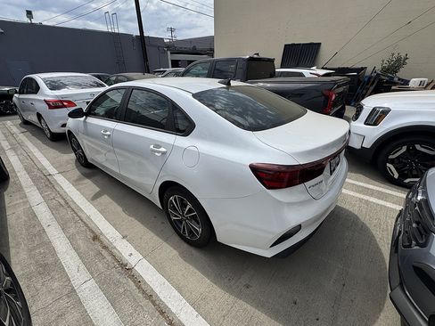 Used 2024 Kia Forte LXS FWD image 4