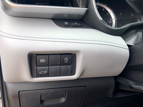 Used 2024 Toyota Highlander XLE AWD/4WD image 33