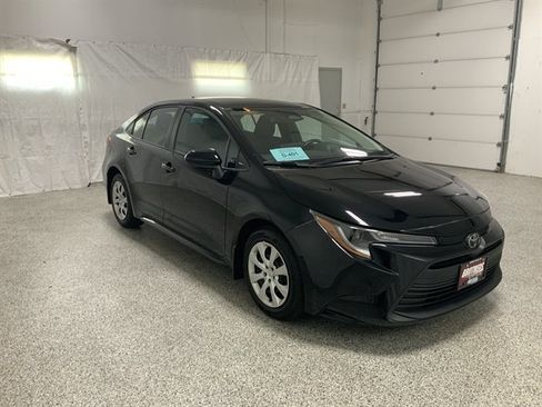 Used 2025 Toyota Corolla LE FWD image 4