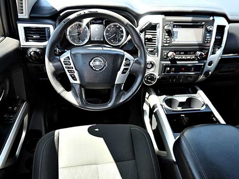 Used 2018 Nissan Titan SV w/ SV Convenience Package AWD/4WD image 20