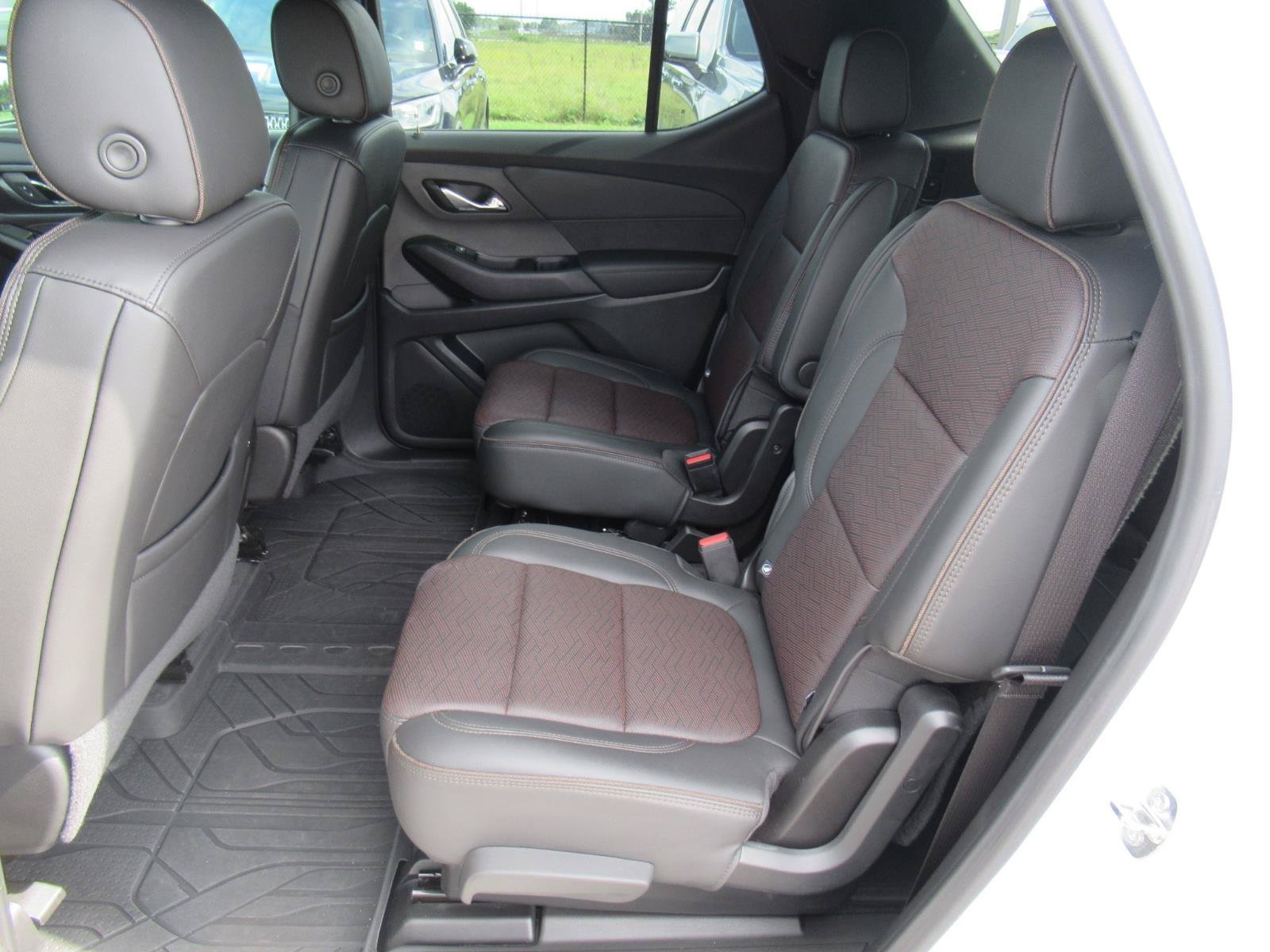 Certified 2023 Chevrolet Traverse High Country FWD image 36