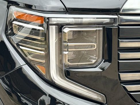 Used 2024 GMC Sierra 1500 AT4 w/ Technology Package AWD/4WD image 4