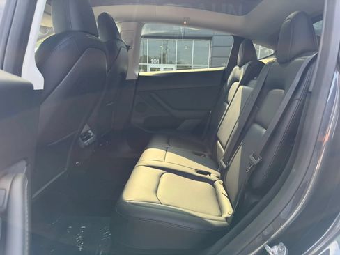 Used 2023 Tesla Model Y Long Range AWD/4WD image 9