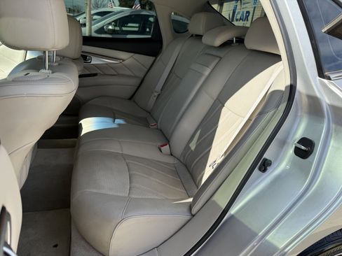 Used 2015 INFINITI Q70 3.7 w/ Deluxe Touring Package image 10