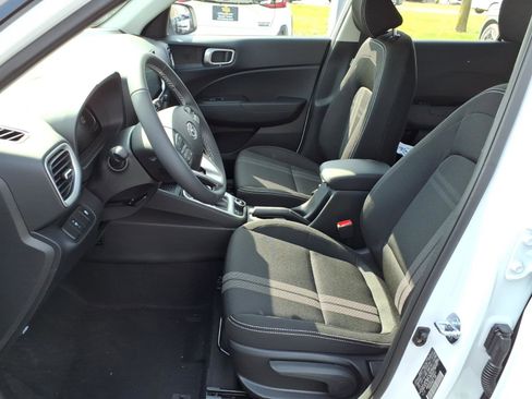 New 2026 Hyundai Venue SEL FWD image 4
